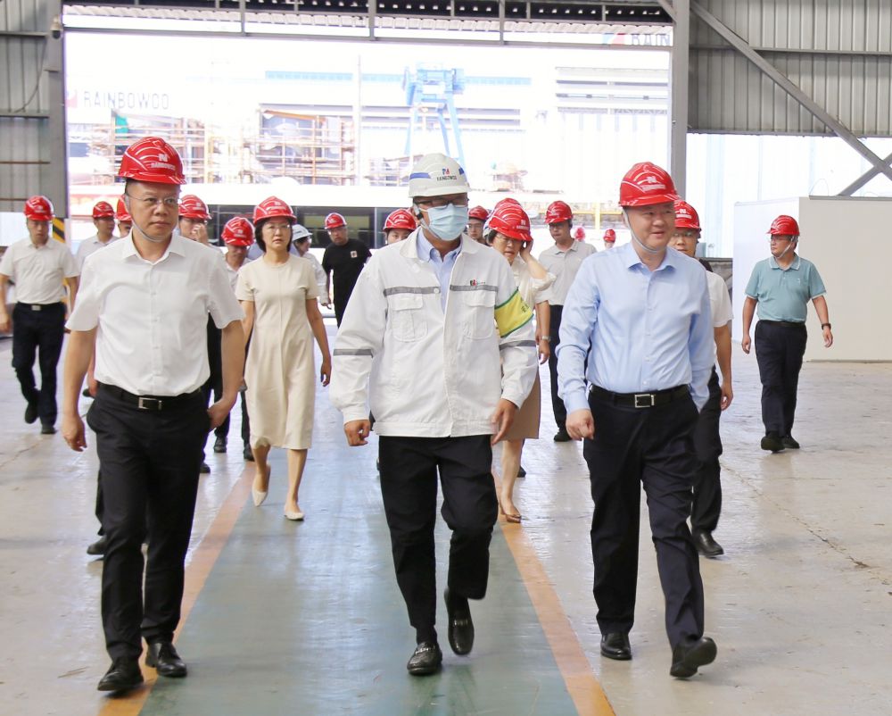 启东市委书记杨中坚一行莅临子公司dg视讯海洋焊接培训车间开展现场调研(图1)